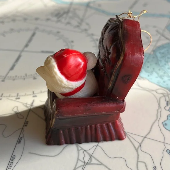 Vintage 1988 Wang's Sleeping Cat in Chair Christmas Ornament - Picture 3 of 7